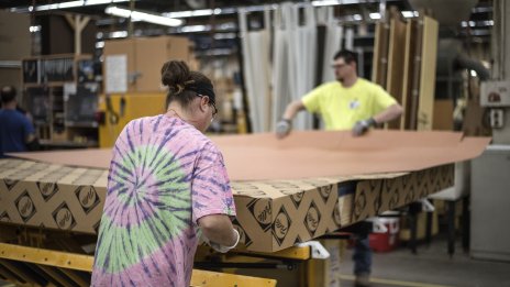 Бизнес активността в САЩ се подобрява с отслабването на тревогите около митата