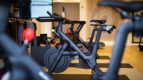 Peloton свива загубата си след по-малък спад на продажбите от очакваното