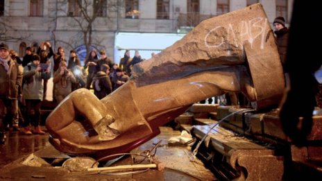 Стотици хиляди украинци протестират срещу правителството