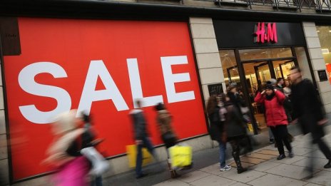 H&M намалява цените си, за да се раздели с непродадения инвентар
