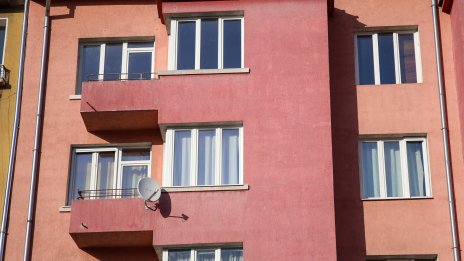 ЕК иска план за саниране до края на 2026 г. и база данни с енергийните характеристики на сградите