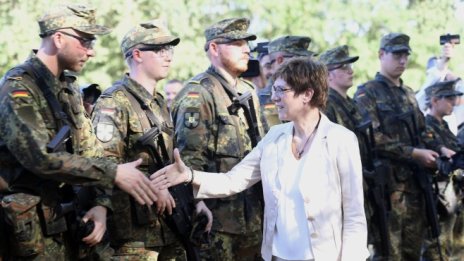 Германия трябва да изостави целта за 2% военни разходи от БВП