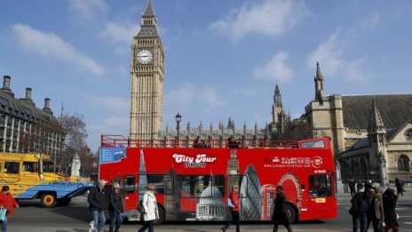 Активността в услугите във Великобритания расте по-бързо от очакваното