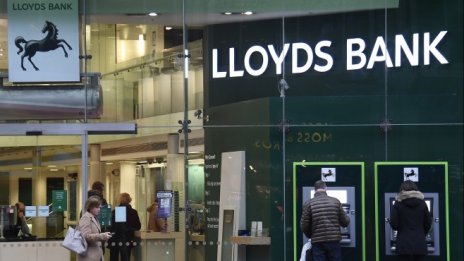 Lloyds закрива още 100 клона и 325 работни места, за да намали разходите