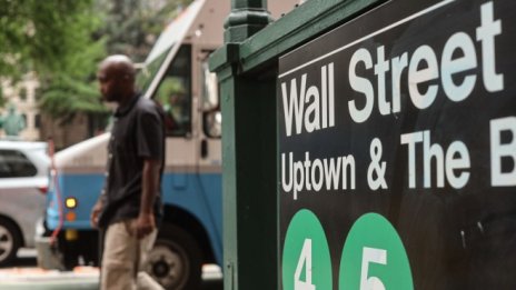 Wall Street прави опит да се възстанови*