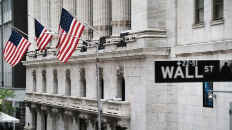 Dow започва новата седмица с над 600 пункта назад