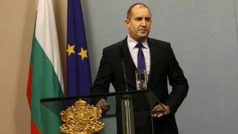 Румен Радев: Управляващите залагат на карта европейската ни принадлежност
