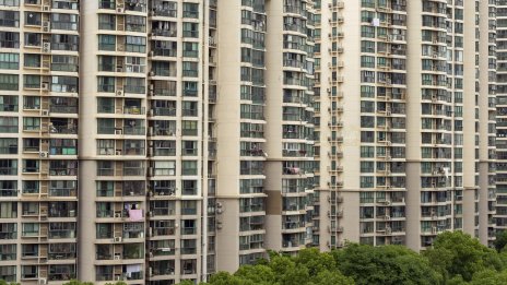 Китайските строителни компании разпродават имоти и повишават цените след новите облекчения