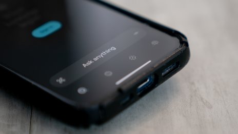 Apple планира собствена AI търсачка за Siri като конкуренция на Open AI и Perplexity