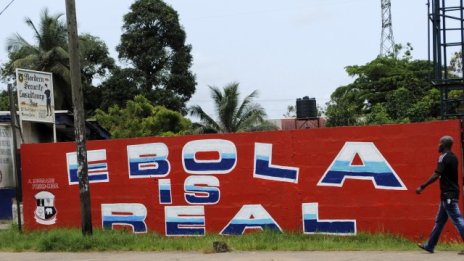 Защо светът реагира толкова бавно на заплахата от ебола?