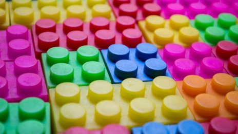 Азия подкрепи печалбата на Lego