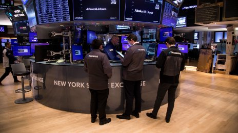 Dow Jones и S&P 500 се оцветиха в червено за трета поредна сесия