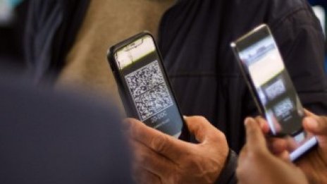 Великобритания работи по ваксинационен паспорт, за да подкрепи пътуванията