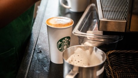 Starbucks увеличава печалбата си по-силно от очакваното