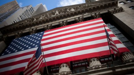 S&P 500 започва колебливо сесията след серия от отчети и в очакване на Фед*