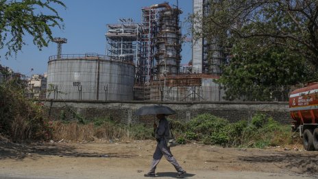 Петролът поскъпва заради силните данни от китайските рафинерии