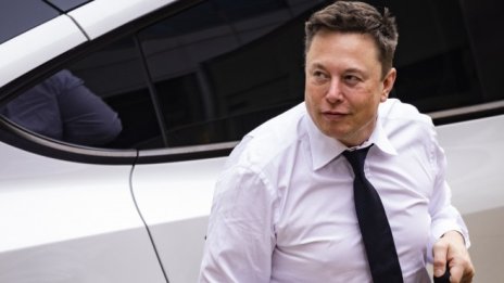 Мъск продължава серията с нова продажба на акции на Tesla за 930 млн. долара