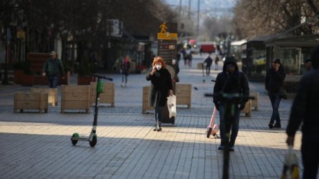 Пандемията у нас влиза в плато, ще има още една вълна на COVID през февруари