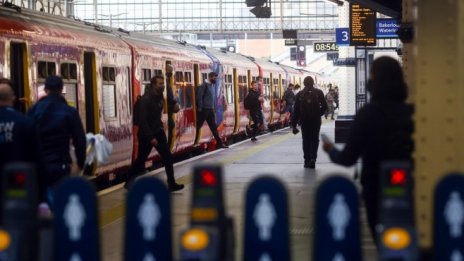 Британският пазар на труда продължава да укрепва и през октомври