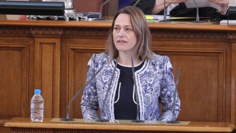Ива Митева: Очаквам в сряда парламентът да гласува проектокабинета на ИТН