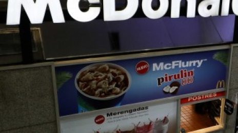 McDonald's връща таблите заради недостиг на хартиени торбички в САЩ