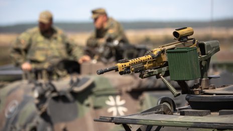 Германия купува военно оборудване за 7,5 млрд. евро тази седмица