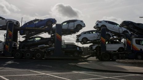 Само 197 автомобила са произведени във Великобритания през април