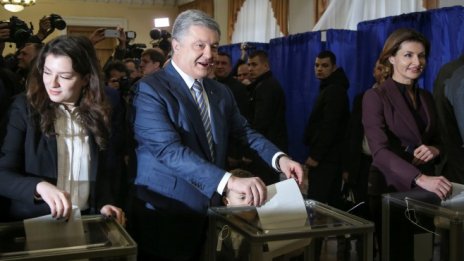 Тримата основни кандидати за президент дадоха своя глас на днешните избори в Украйна