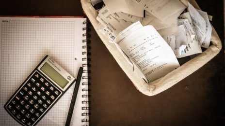 От днес регистрираните по ДДС трябва да издават касови бележки с QR код