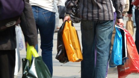 По-бързата инфлация ограничи възстановяването на британските фирми за услуги