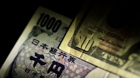 Йената достигна 5-месечен връх заради разпродажбите при долара