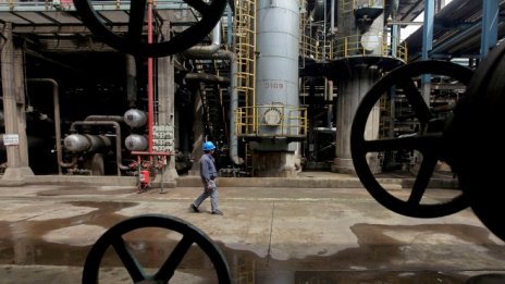 САЩ ще задминат Москва и Рияд по добив на петрол до края на годината, очаква МАЕ