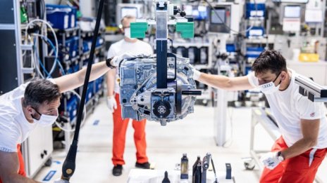 Audi влага 320 млн. евро в разширяване на завода за двигатели в Унгария