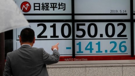 Азиатските индекси приключиха без единна посока след рекорда на Dow в САЩ