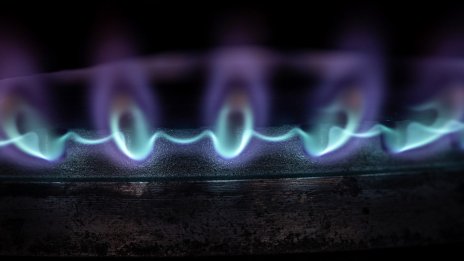ЕК не вижда проблем с полупразните хранилища, но цената на газа се удвои