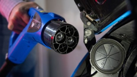 Nissan ще строи фабрика за твърдотелни батерии