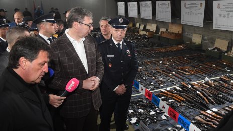 Вучич ще се оттегли от лидерския пост в партията си, обяви предсрочни избори