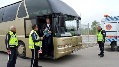 Акцията срещу нелегалния превоз на пътници със спорен резултат