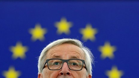 Юнкер: Премахваме границите за туристите, не за терористите