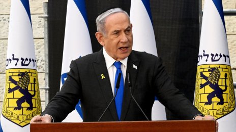 Нетаняху между чука и наковалнята