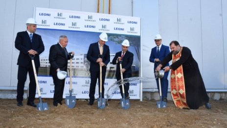 Караниколов: С новия завод в Плевен за автоинсталации целим стабилизиране на региона