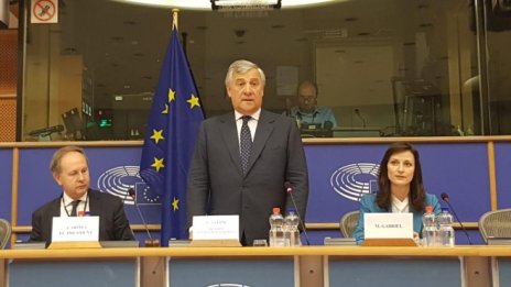 Мария Габриел: Дезинформацията онлайн руши доверието на гражданите