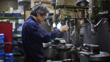 Служителите на големите японски компании извоюваха историческо увеличение на заплатите