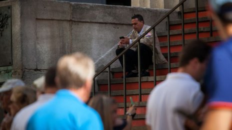 Пазарът е заложник на преговорите за помощ в САЩ