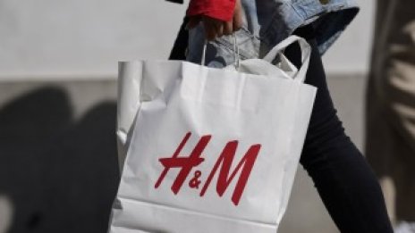 В магазина на H&M в Стокхолм стари дрехи ще се превръщат в нови за пет часа