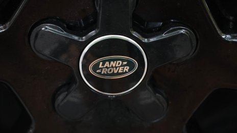 Jaguar Land Rover рестартира производството си на Острова след тежката хакерска атака