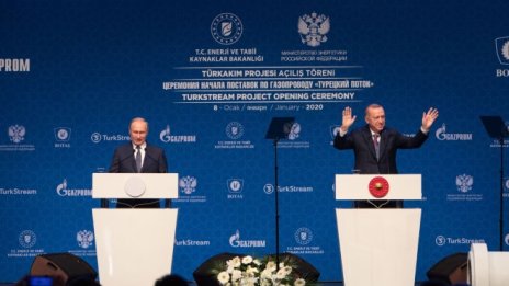 Ердоган се опитва да играе шах едновременно със Запада и Москва