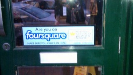 Microsoft хвърля око на Foursquare