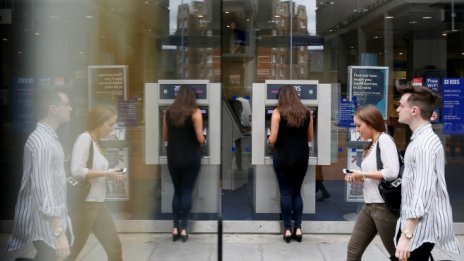 RBS закрива 259 клона и съкращава 680 работни места във Великобритания