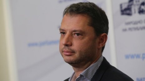 Д. Добрев: По-добре е намалението в цената на газа да бъде приспаднато от бъдещи сметки